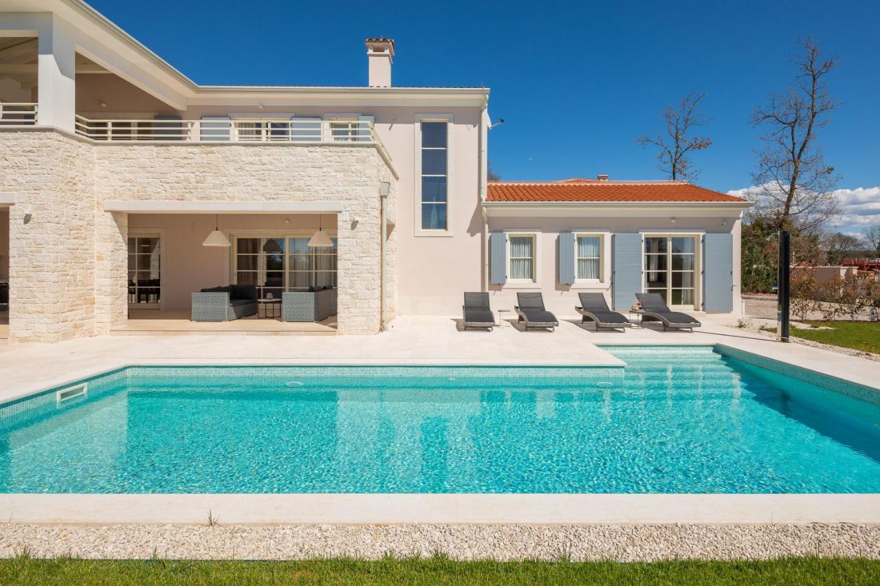Villa Harmony By Ilc Бртонигла Экстерьер фото