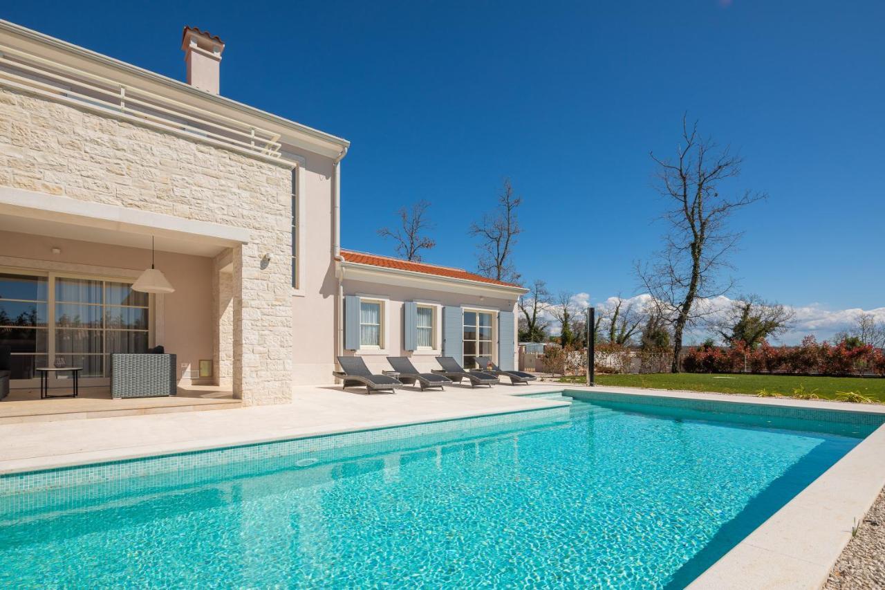 Villa Harmony By Ilc Бртонигла Экстерьер фото